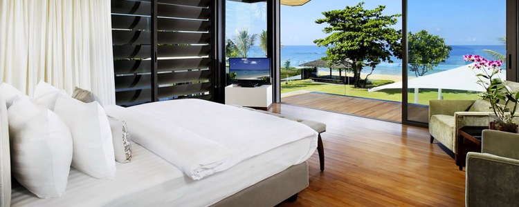 10. Villa Cielo Luxurious Bedroom