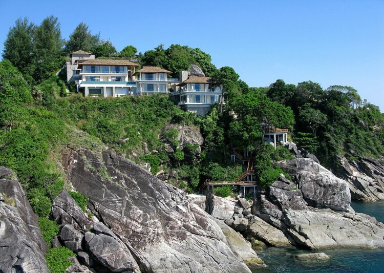 18. Villa Minh Cliff Edge Location
