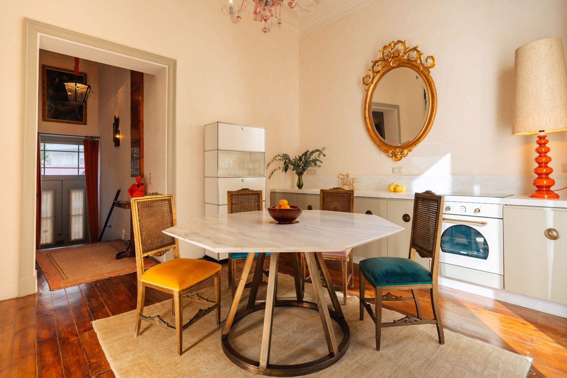 Art Retreat Athen Luxus Ferienhaus Altstadt Mieten Esstisch