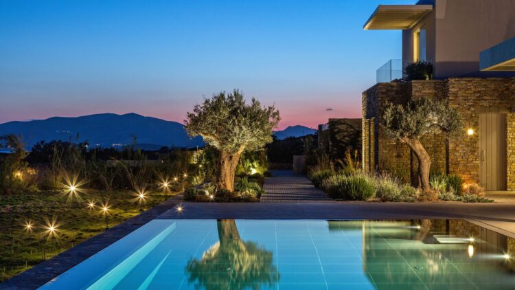 Asterias One Luxus Ferienhaus Paros Am Strand Mieten Pool By Night