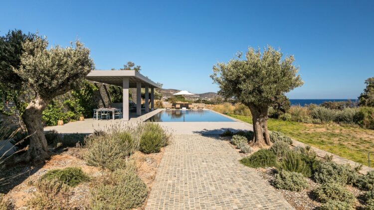 Asterias One Luxus Ferienhaus Paros Am Strand Mieten Terrasse