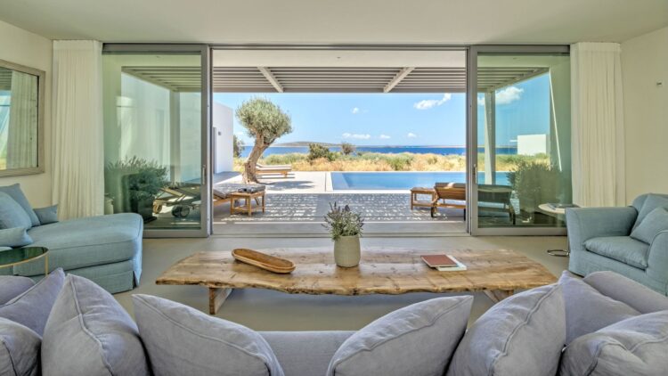 Asterias Two Luxus Ferienvilla Paros Am Strand Mieten Couch
