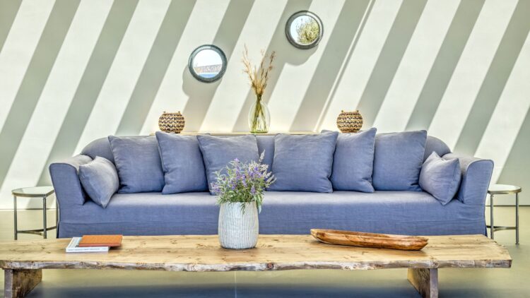 Asterias Two Luxus Ferienvilla Paros Am Strand Mieten Sofa