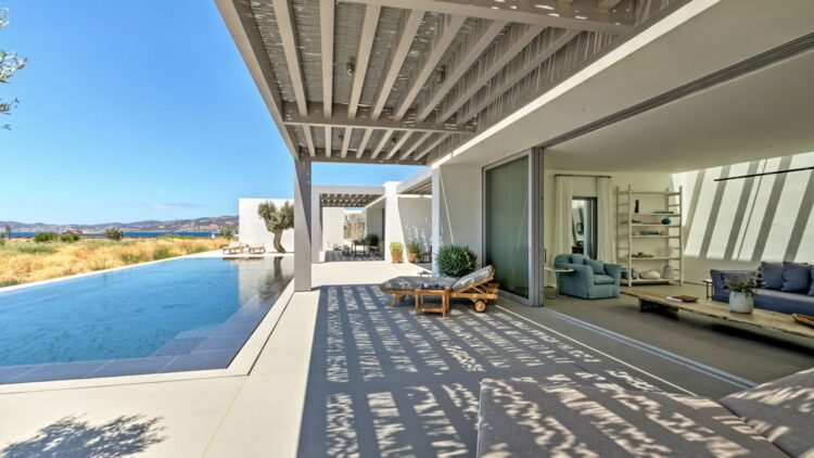 Asterias Two Luxus Ferienvilla Paros Am Strand Mieten Terrasse