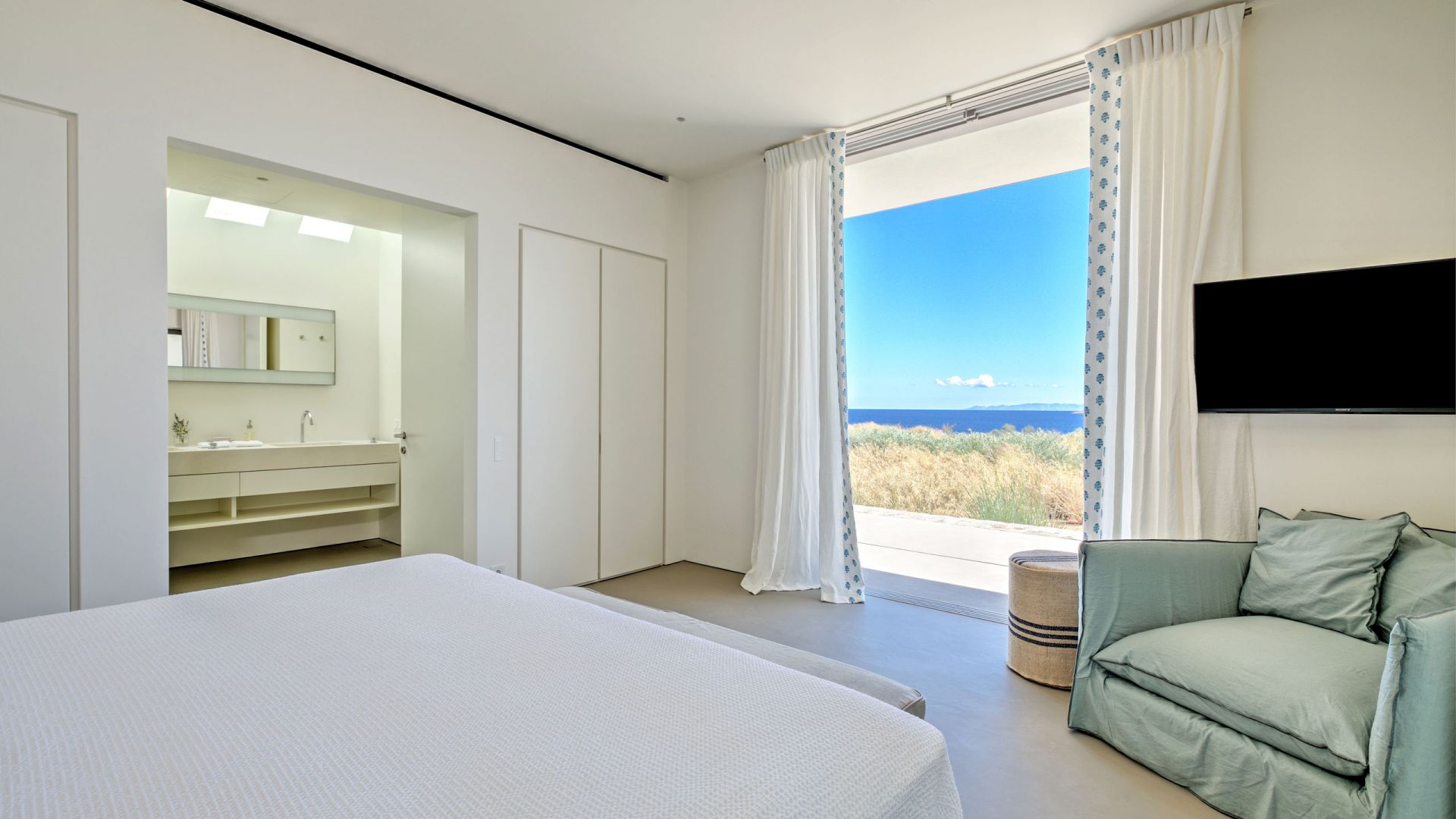 Asterias Villas Luxus Ferienhaus Paros Am Meer Mieten Bett
