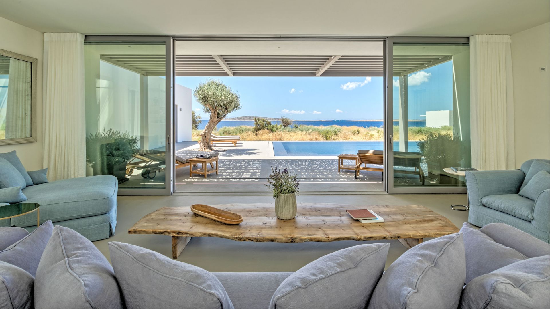Asterias Villas Luxus Ferienvillen Paros Am Strand Mieten Couch