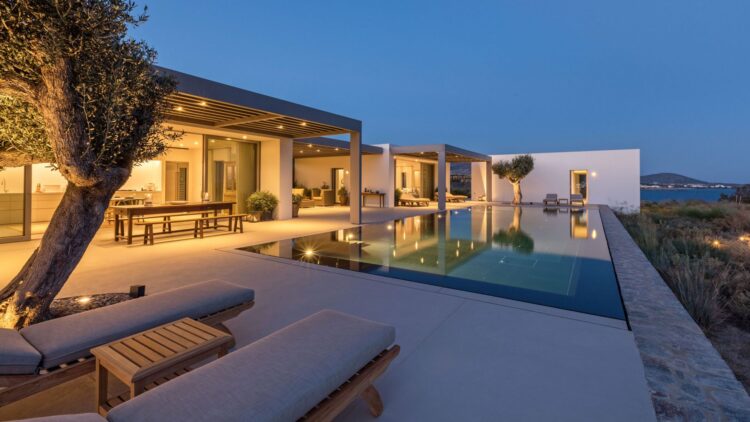 Asterias Villas Luxus Ferienvillen Paros Am Strand Mieten Terrasse