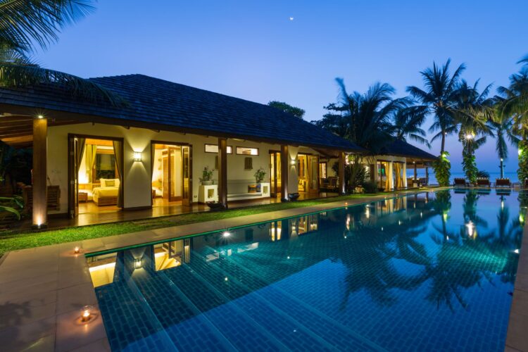 Baan Mika Luxus Ferienvilla Koh Samui Thailand Am Strand Mieten Abendstimmung