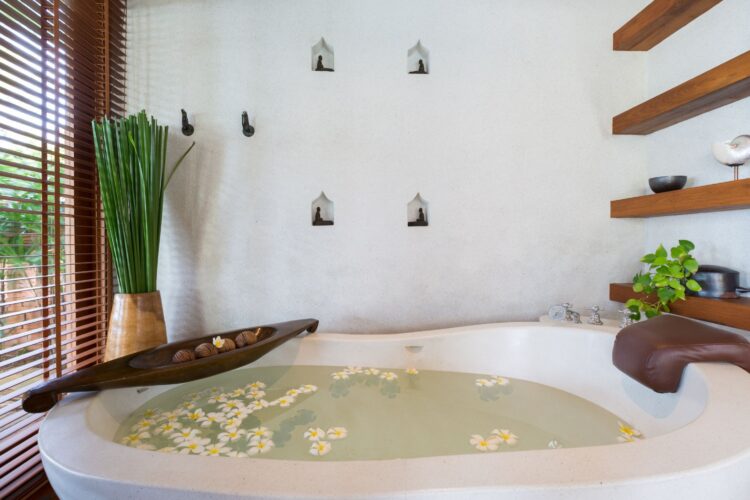 Baan Mika Luxus Ferienvilla Koh Samui Thailand Am Strand Mieten Badewanne