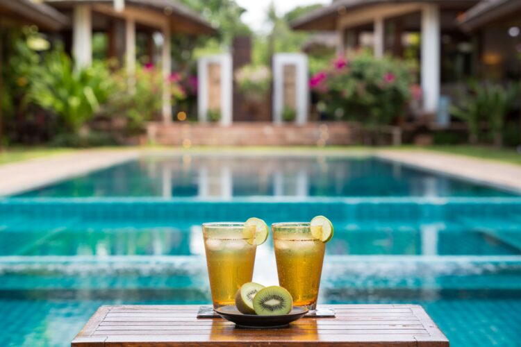 Baan Mika Luxus Ferienvilla Koh Samui Thailand Am Strand Mieten Drinks