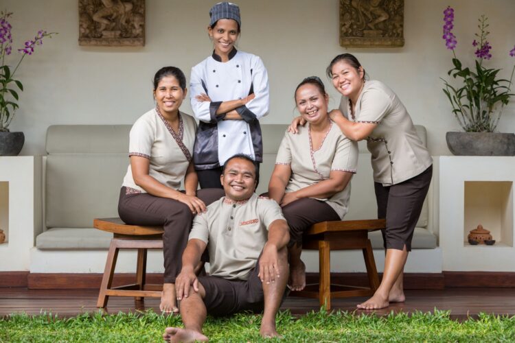 Baan Mika Luxus Ferienvilla Koh Samui Thailand Am Strand Mieten Staff