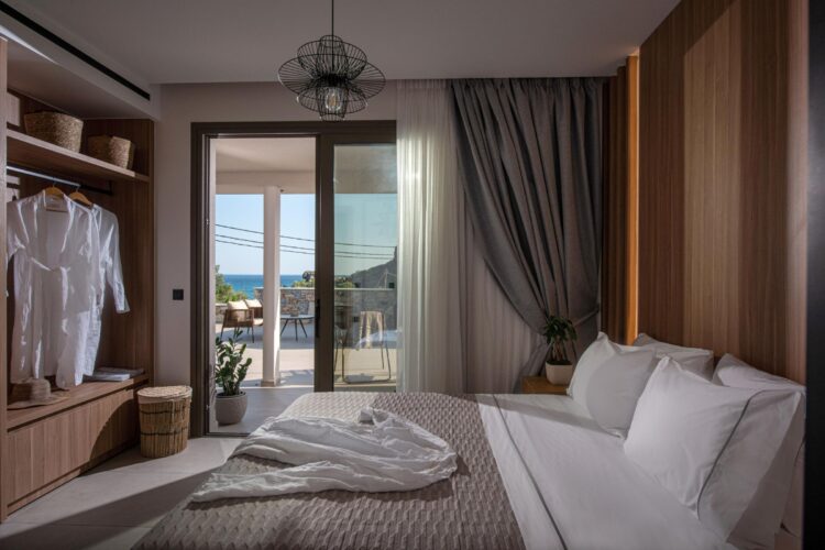 Baech Villa Paralia Luxus Ferienhaus Kreta Am Strand Mieten Bett
