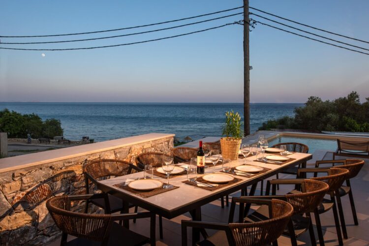 Baech Villa Paralia Luxus Ferienhaus Kreta Am Strand Mieten Dinner