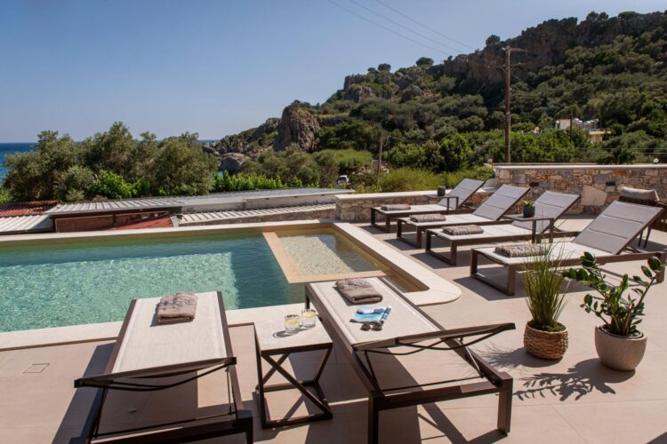 Baech Villa Paralia Luxus Ferienhaus Kreta Am Strand Mieten Liegen