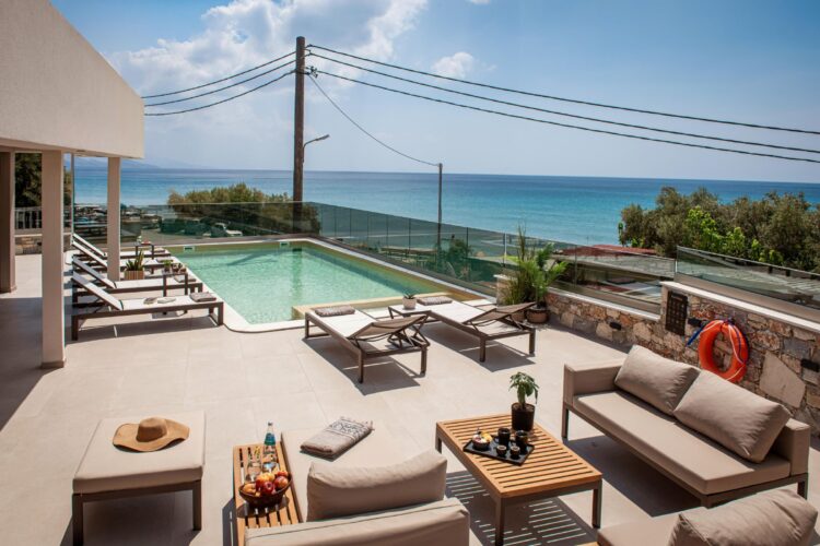 Baech Villa Paralia Luxus Ferienhaus Kreta Am Strand Mieten Poolterrasse