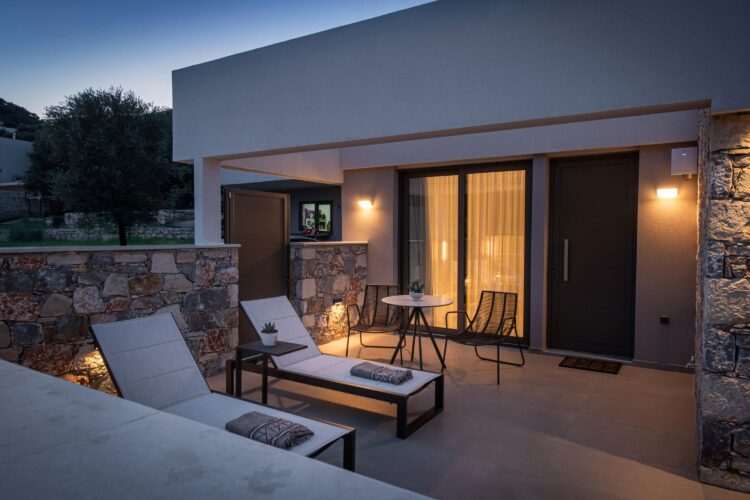 Baech Villa Paralia Luxus Ferienhaus Kreta Am Strand Mieten Terrasse