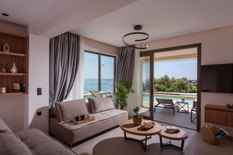 Baech Villa Paralia Luxus Ferienhaus Kreta Am Strand Mieten Wohnzimmer