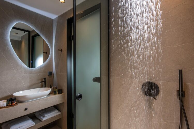 Baech Villa Paralia Luxus Ferienvilla Kreta Am Strand Mieten Dusche