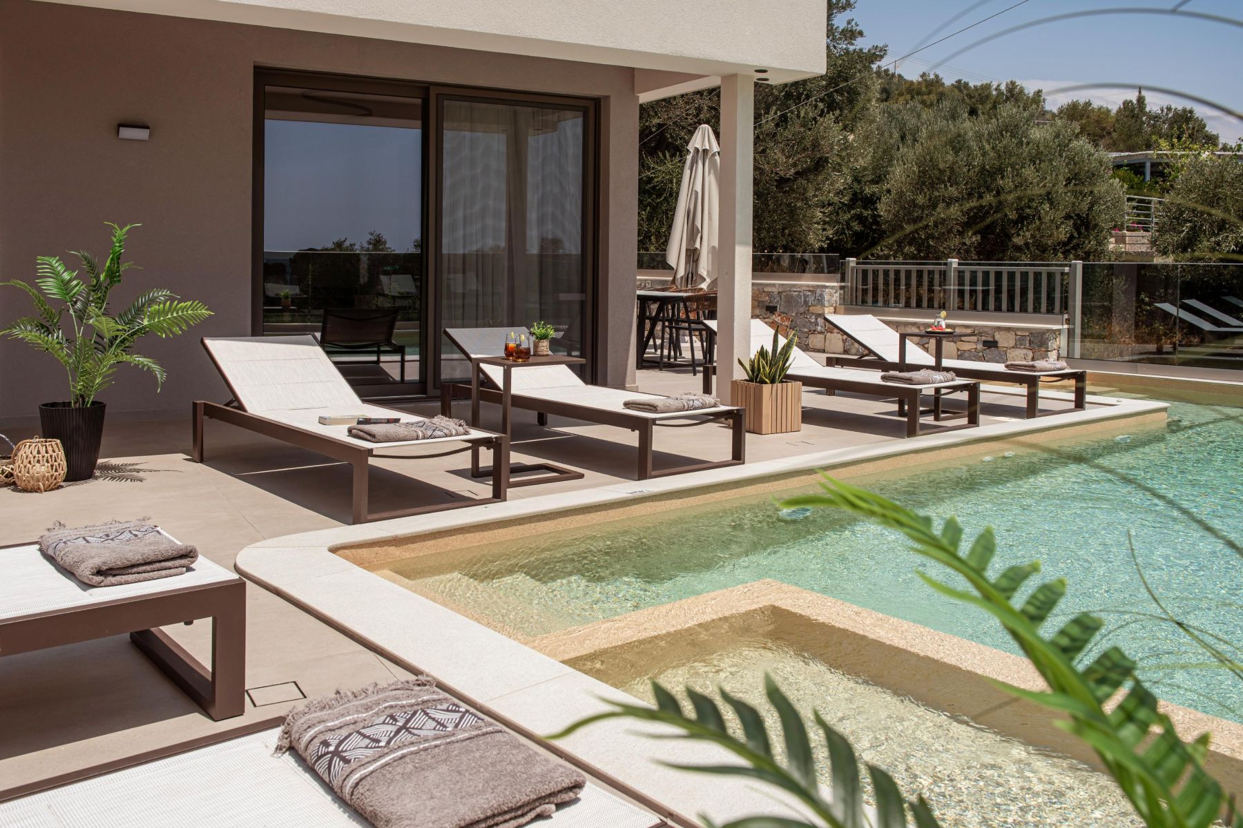 Baech Villa Paralia Luxus Ferienvilla Kreta Am Strand Mieten Liegen