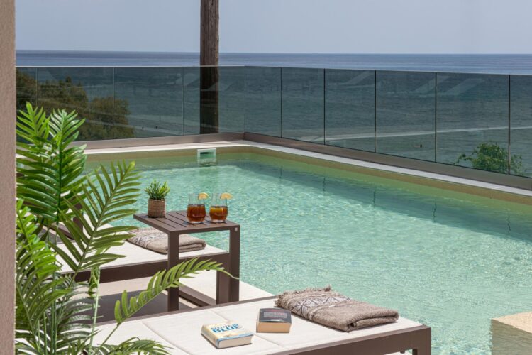 Baech Villa Paralia Luxus Ferienvilla Kreta Am Strand Mieten Pool
