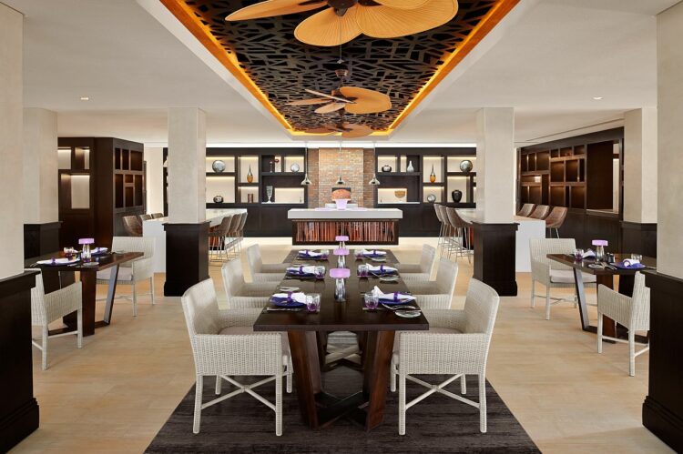 Banana Island Resort Doha By Anantara Restaurant Q Lounge Indoor Seating Area