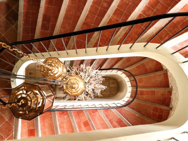 Bastide Eygalieres Luxus Ferienhaus Provence Mieten Treppen