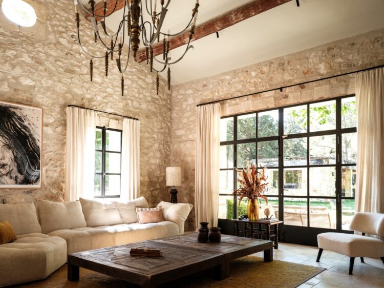 Bastide Eygalieres Luxus Ferienhaus Provence Mieten Wohnzimmer
