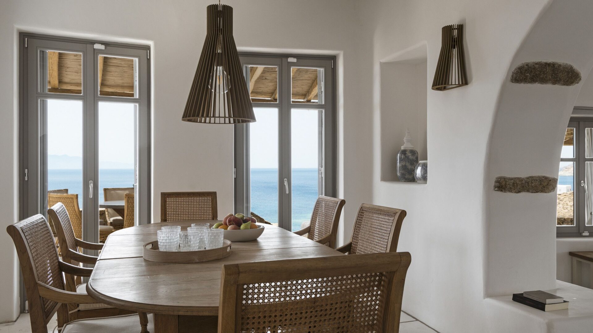 Beach Escape Mykonos Luxus Ferienvilla Am Strand Mieten Esstisch