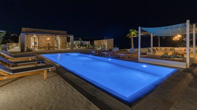 Beach Love One Luxus Ferienhaus Paros Am Strand Mieten Pool By Night