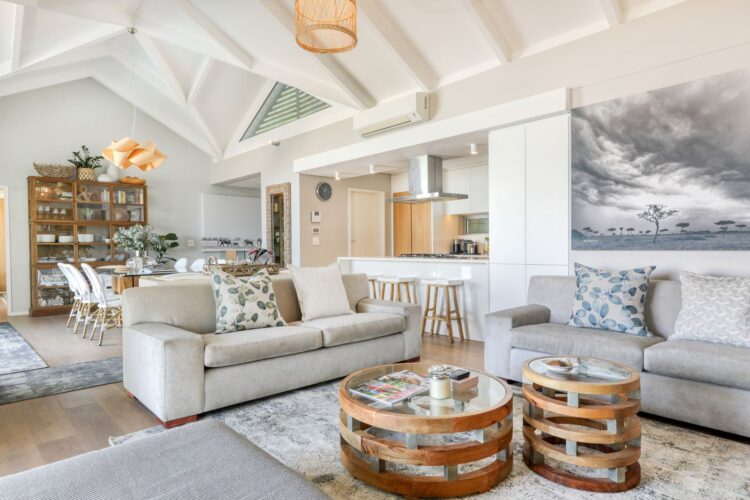 Beach Villa Ayanda Luxus Ferienhaus Kapstadt Clifton Mieten Couch