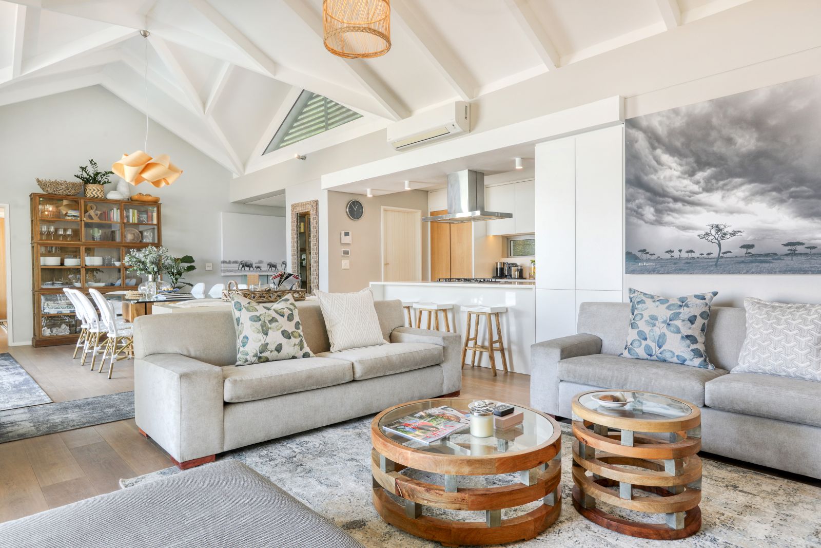 Beach Villa Ayanda Luxus Ferienhaus Kapstadt Clifton Mieten Couch
