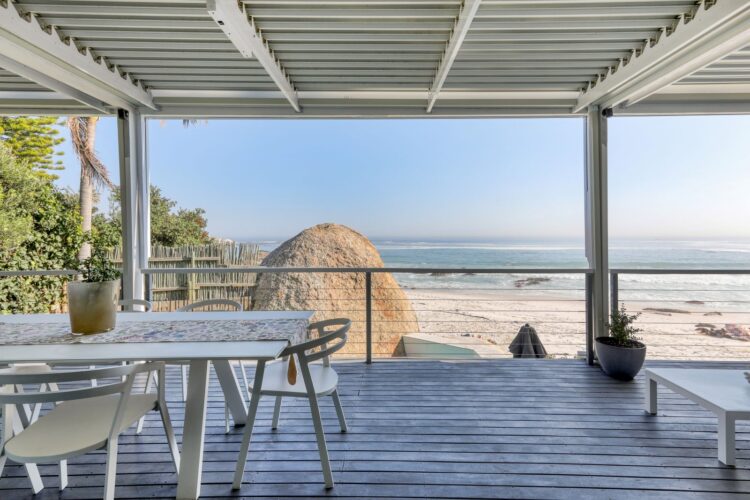 Beach Villa Ayanda Luxus Ferienhaus Kapstadt Clifton Mieten Deck