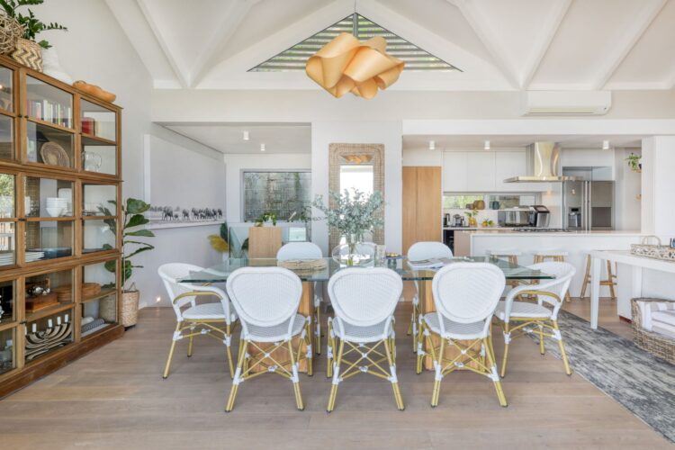 Beach Villa Ayanda Luxus Ferienhaus Kapstadt Clifton Mieten Tisch