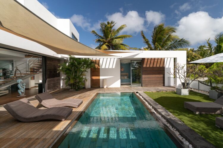Beach Villa Lafayette Luxus Ferienhaus Mauritius Mieten Poolterrasse