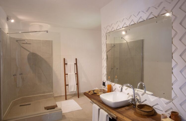 Beach Villa Luxus Ferienhaus Kenia Mieten Dusche