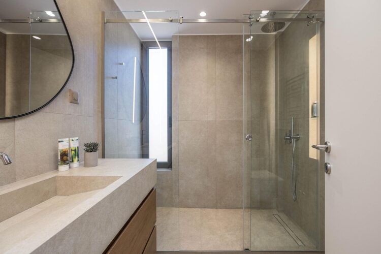Beach Villa Tersana Luxus Ferienhaus Kreta Mieten Dusche
