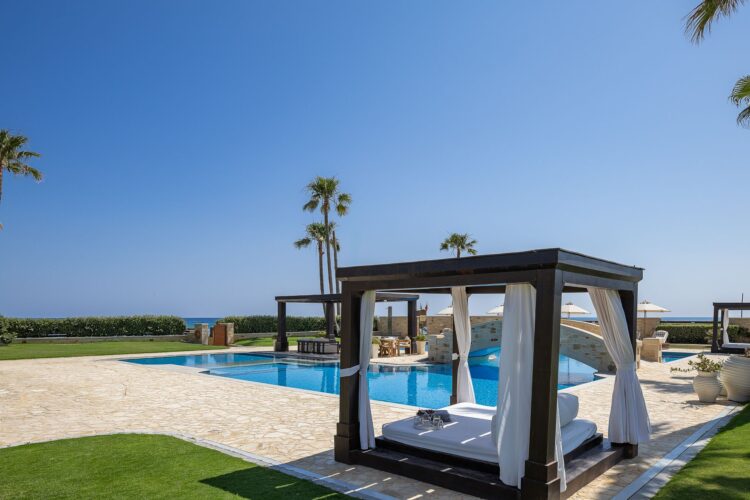Beachfront Estate Luxus Feruenhaus Kreta Mieten Daybed