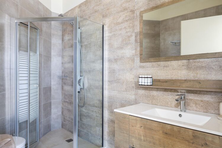 Beachfront Estate Luxus Feruenhaus Kreta Mieten Duschen