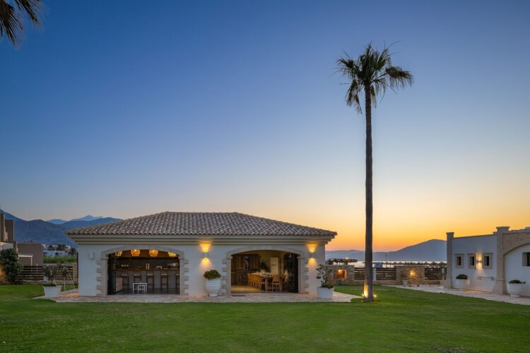 Beachfront Estate Luxus Feruenhaus Kreta Mieten Abends