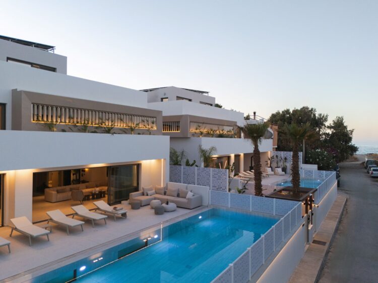 Beachside Villa Missiria Luxus Ferienhaus Kreta Mieten Abendstimmung