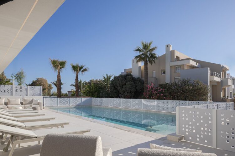 Beachside Villa Missiria Luxus Ferienhaus Kreta Mieten Pool Area