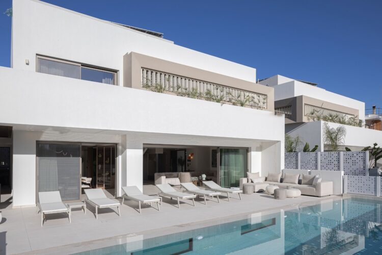 Beachside Villa Missiria Luxus Ferienhaus Kreta Mieten Poolbereich