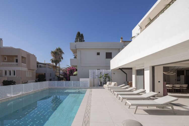 Beachside Villa Missiria Luxus Ferienhaus Kreta Mieten Poolterrasse