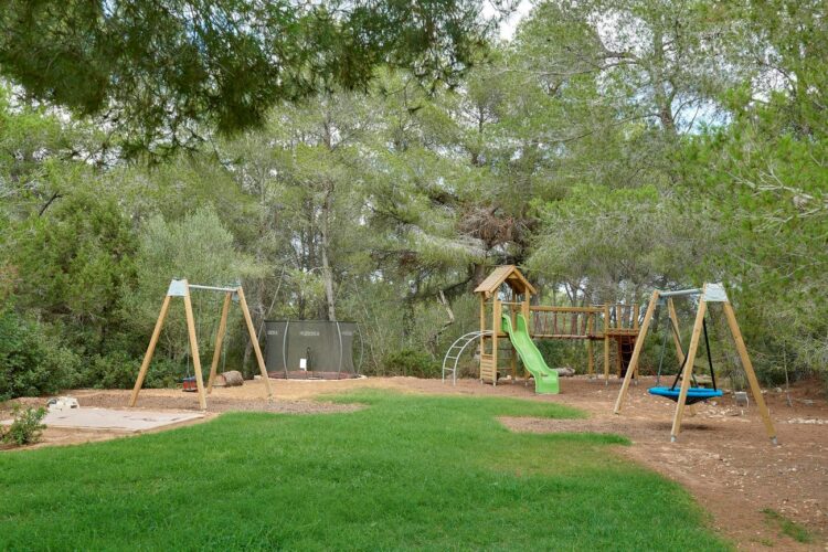 Can Jardin Ferienvilla Auf Ibiza Mieten Kinderspielplatz