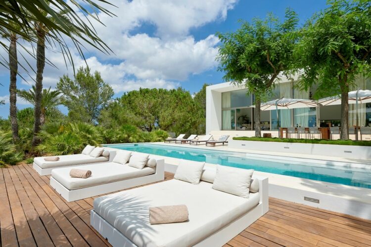 Can Jardin Luxus Ferienhaus Auf Ibiza Poolbereich Mit Daybeds