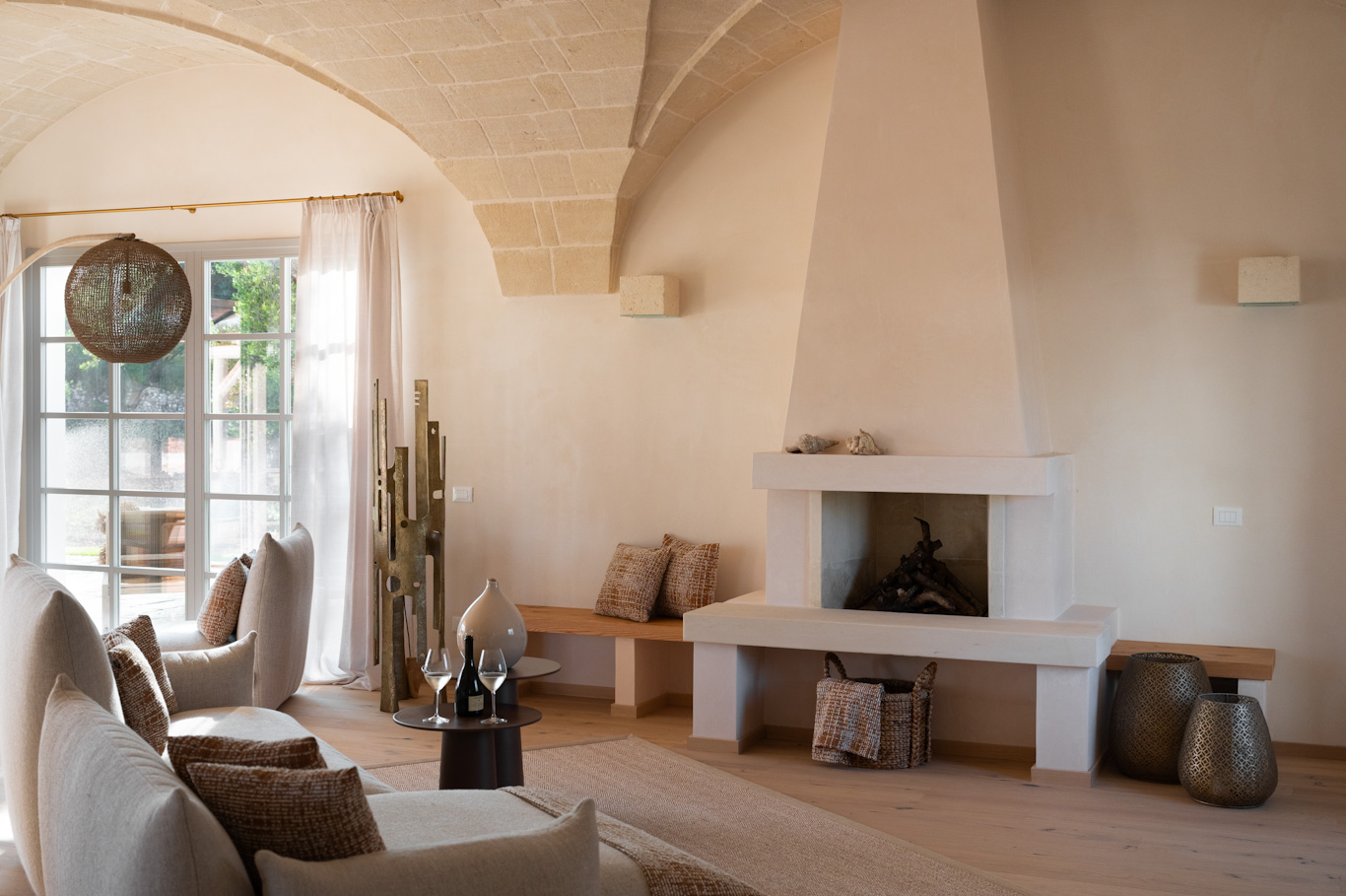 Casa Cupido Luxus Ferienhaus Italien Apulien Mieten Landmark Fine Travel Indoor Detail Kamin
