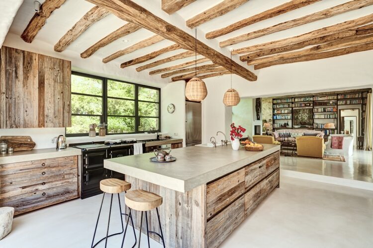Casa Jumali Luxus Ferienvilla Ibiza Designküche Mit Blick Ins Wohnzimmer