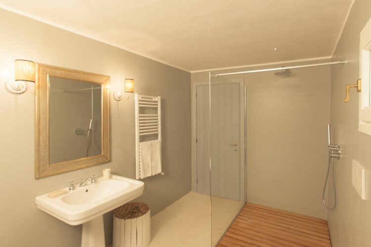 Casa Quercia Luxus Ferienhaus Maremma Italien Mieten Dusche