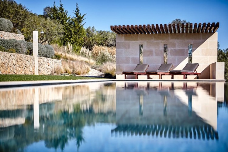 Luxus Finca Villa Mallorca mieten Casa Concos | Entspannen am und im großzügigen Pool