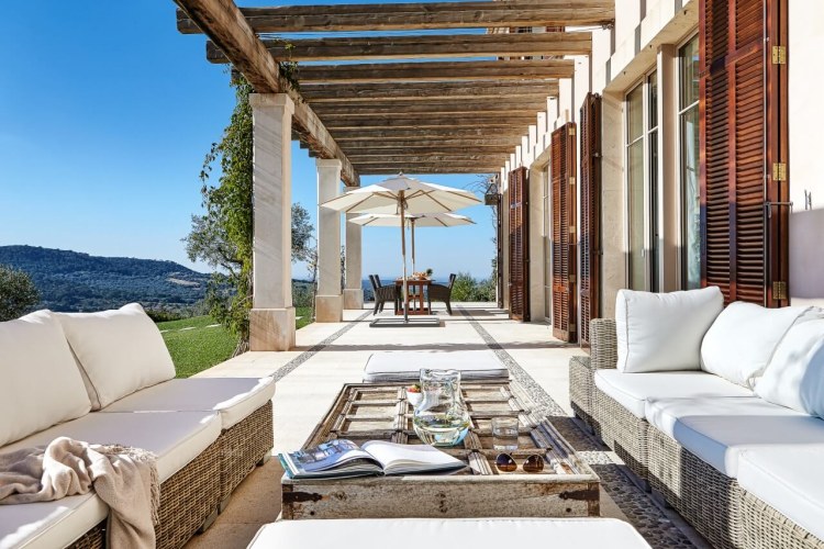 Luxus Finca Villa Mallorca mieten Casa Concos | Weitläufige Terrasse